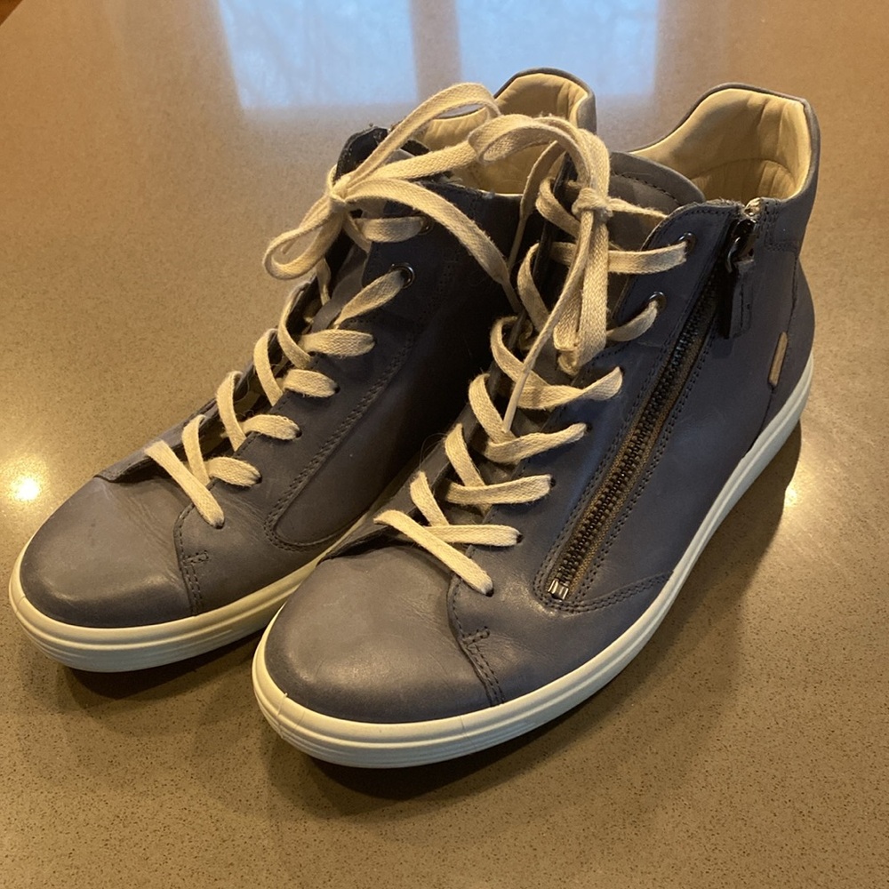 Women’s Blue Ecco Soft 7 Hi Top sz 39